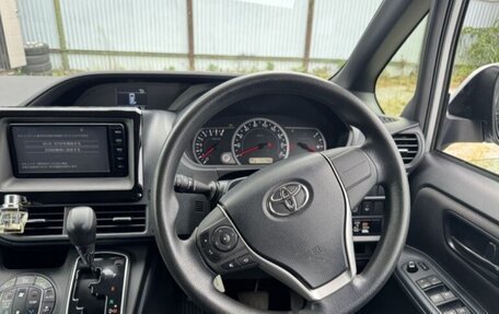 Toyota Voxy III, 2016 год, 1 600 000 рублей, 6 фотография