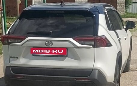 Toyota RAV4, 2020 год, 3 100 000 рублей, 2 фотография