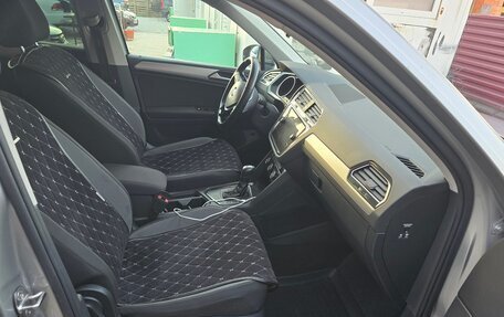 Volkswagen Tiguan II, 2020 год, 2 400 000 рублей, 2 фотография