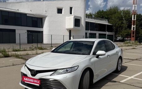 Toyota Camry, 2021 год, 3 600 000 рублей, 2 фотография