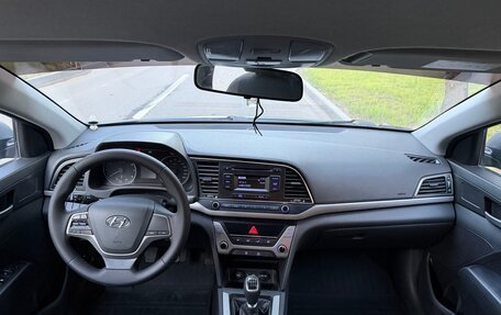 Hyundai Elantra VI рестайлинг, 2017 год, 995 000 рублей, 10 фотография