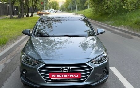 Hyundai Elantra VI рестайлинг, 2017 год, 995 000 рублей, 3 фотография