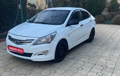 Hyundai Solaris II рестайлинг, 2015 год, 960 000 рублей, 1 фотография