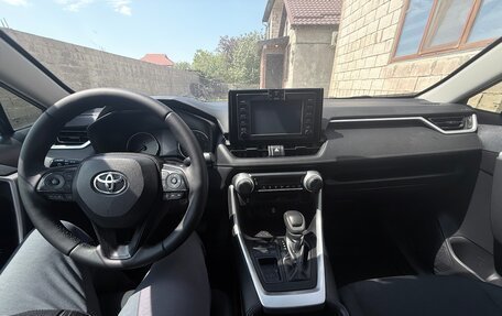 Toyota RAV4, 2019 год, 2 100 000 рублей, 7 фотография