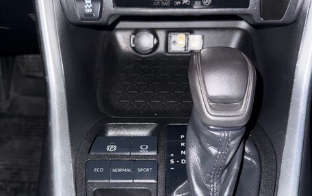 Toyota RAV4, 2019 год, 2 100 000 рублей, 8 фотография