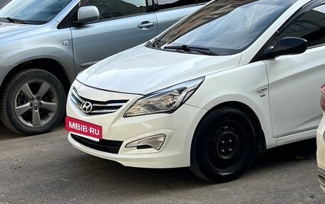 Hyundai Solaris II рестайлинг, 2015 год, 960 000 рублей, 2 фотография