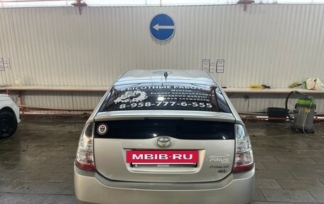 Toyota Prius, 2005 год, 650 000 рублей, 4 фотография