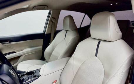 Toyota Camry, 2021 год, 3 400 000 рублей, 13 фотография