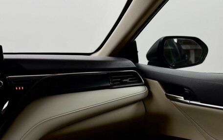 Toyota Camry, 2021 год, 3 400 000 рублей, 21 фотография