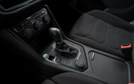 Volkswagen Tiguan II, 2018 год, 2 030 000 рублей, 17 фотография