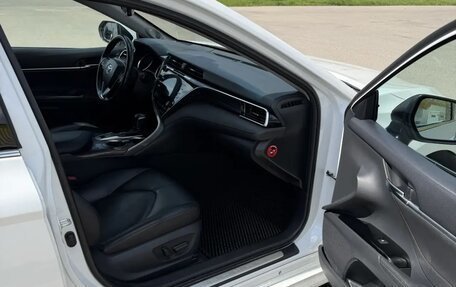 Toyota Camry, 2019 год, 2 900 000 рублей, 9 фотография