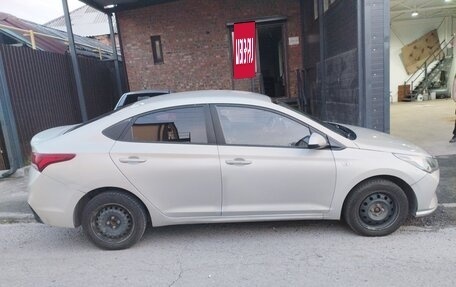 Hyundai Solaris II рестайлинг, 2018 год, 850 000 рублей, 2 фотография