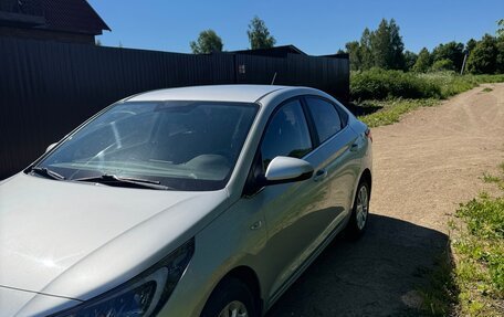 Hyundai Solaris II рестайлинг, 2021 год, 1 640 000 рублей, 2 фотография