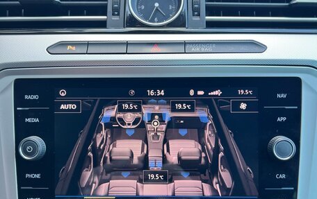 Volkswagen Passat B8 рестайлинг, 2019 год, 1 730 000 рублей, 10 фотография