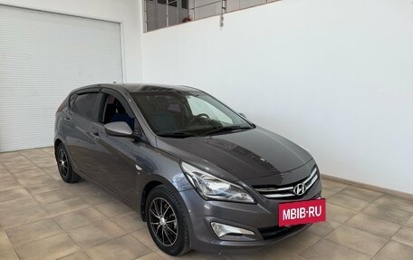 Hyundai Solaris II рестайлинг, 2015 год, 1 150 000 рублей, 2 фотография