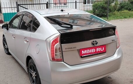 Toyota Prius, 2012 год, 980 000 рублей, 2 фотография