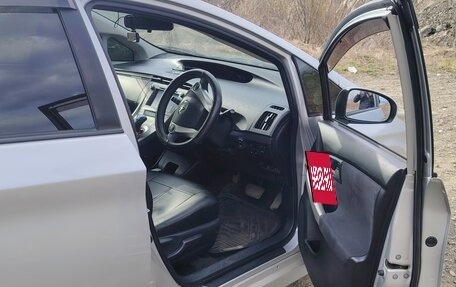 Toyota Prius, 2012 год, 980 000 рублей, 9 фотография