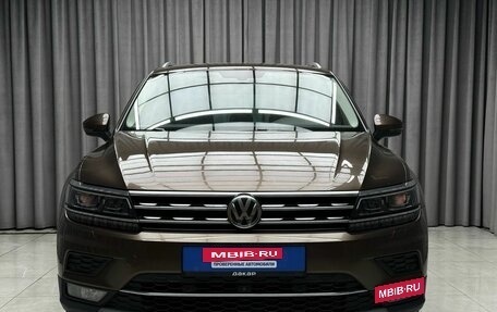 Volkswagen Tiguan II, 2018 год, 2 679 000 рублей, 2 фотография