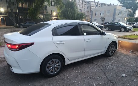 KIA Rio IV, 2020 год, 900 000 рублей, 3 фотография