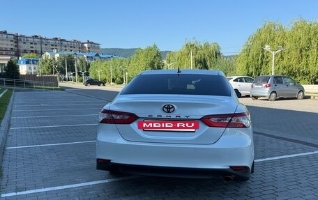 Toyota Camry, 2021 год, 3 200 000 рублей, 6 фотография