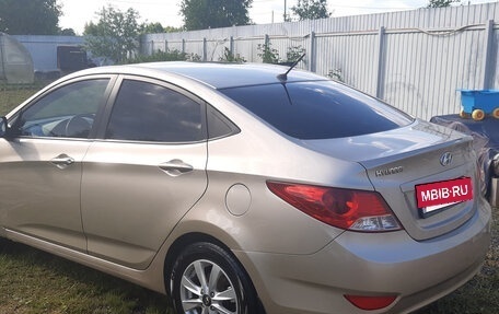 Hyundai Solaris II рестайлинг, 2011 год, 700 000 рублей, 2 фотография