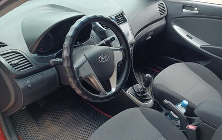 Hyundai Solaris II рестайлинг, 2013 год, 750 000 рублей, 12 фотография