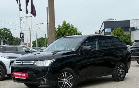 Mitsubishi Outlander III рестайлинг 3, 2014 год, 1 349 000 рублей, 3 фотография