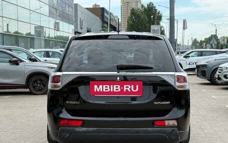 Mitsubishi Outlander III рестайлинг 3, 2014 год, 1 349 000 рублей, 5 фотография