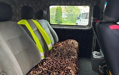 Hyundai H-1 II рестайлинг, 2004 год, 390 000 рублей, 8 фотография
