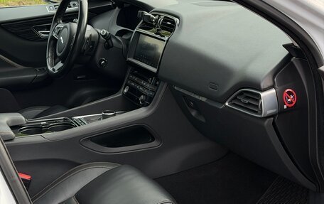 Jaguar F-Pace, 2016 год, 2 200 000 рублей, 12 фотография