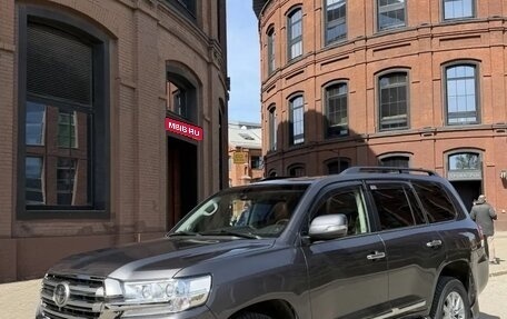 Toyota Land Cruiser 200, 2019 год, 9 900 000 рублей, 1 фотография