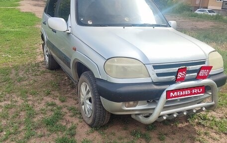 Chevrolet Niva I рестайлинг, 2004 год, 195 000 рублей, 1 фотография