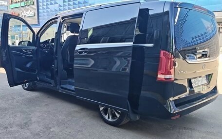 Mercedes-Benz V-Класс, 2017 год, 4 800 000 рублей, 4 фотография