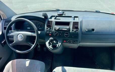 Volkswagen Transporter T5 рестайлинг, 2003 год, 920 000 рублей, 8 фотография
