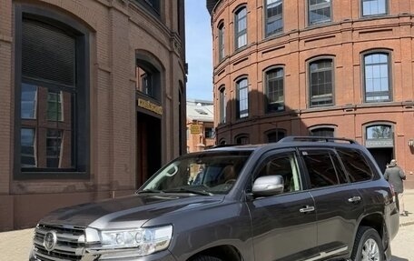 Toyota Land Cruiser 200, 2019 год, 9 900 000 рублей, 3 фотография