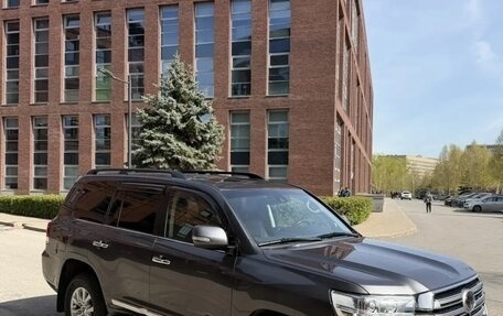 Toyota Land Cruiser 200, 2019 год, 9 900 000 рублей, 5 фотография
