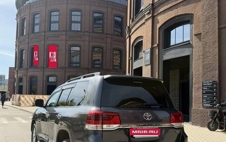 Toyota Land Cruiser 200, 2019 год, 9 900 000 рублей, 2 фотография