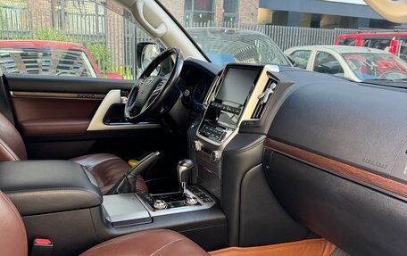 Toyota Land Cruiser 200, 2019 год, 9 900 000 рублей, 12 фотография