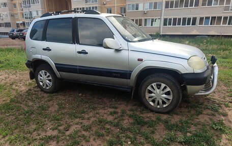 Chevrolet Niva I рестайлинг, 2004 год, 195 000 рублей, 2 фотография