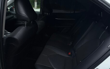 Toyota Camry, 2022 год, 2 750 000 рублей, 9 фотография