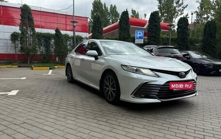 Toyota Camry, 2022 год, 2 750 000 рублей, 4 фотография