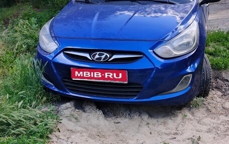 Hyundai Solaris II рестайлинг, 2013 год, 600 000 рублей, 1 фотография