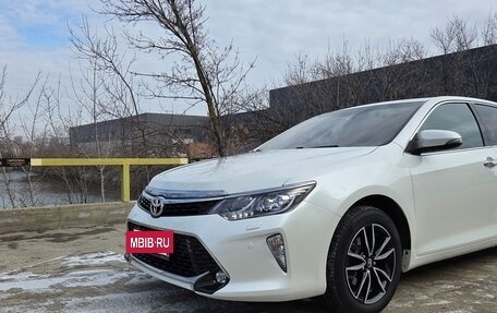 Toyota Camry, 2017 год, 3 600 000 рублей, 2 фотография