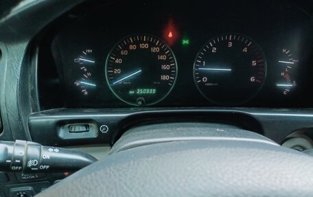 Toyota Land Cruiser 100 рестайлинг 2, 2006 год, 1 950 000 рублей, 6 фотография