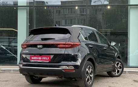 KIA Sportage IV рестайлинг, 2021 год, 2 570 000 рублей, 5 фотография