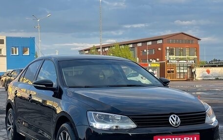 Volkswagen Jetta VI, 2012 год, 1 000 000 рублей, 1 фотография