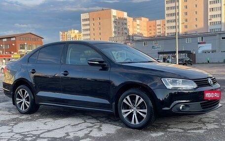 Volkswagen Jetta VI, 2012 год, 1 000 000 рублей, 2 фотография