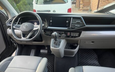 Volkswagen Caravelle T6 рестайлинг, 2023 год, 7 500 000 рублей, 10 фотография