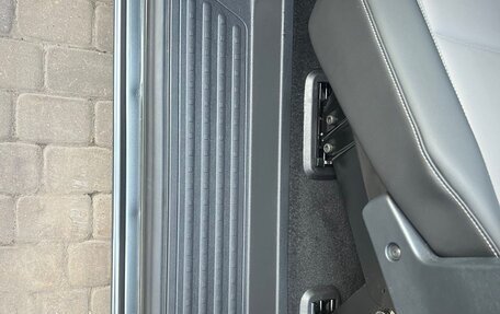 Volkswagen Caravelle T6 рестайлинг, 2023 год, 7 500 000 рублей, 35 фотография