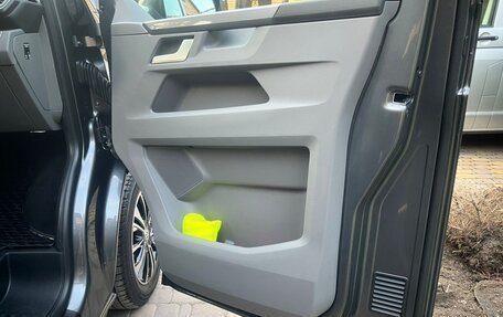 Volkswagen Caravelle T6 рестайлинг, 2023 год, 7 500 000 рублей, 31 фотография